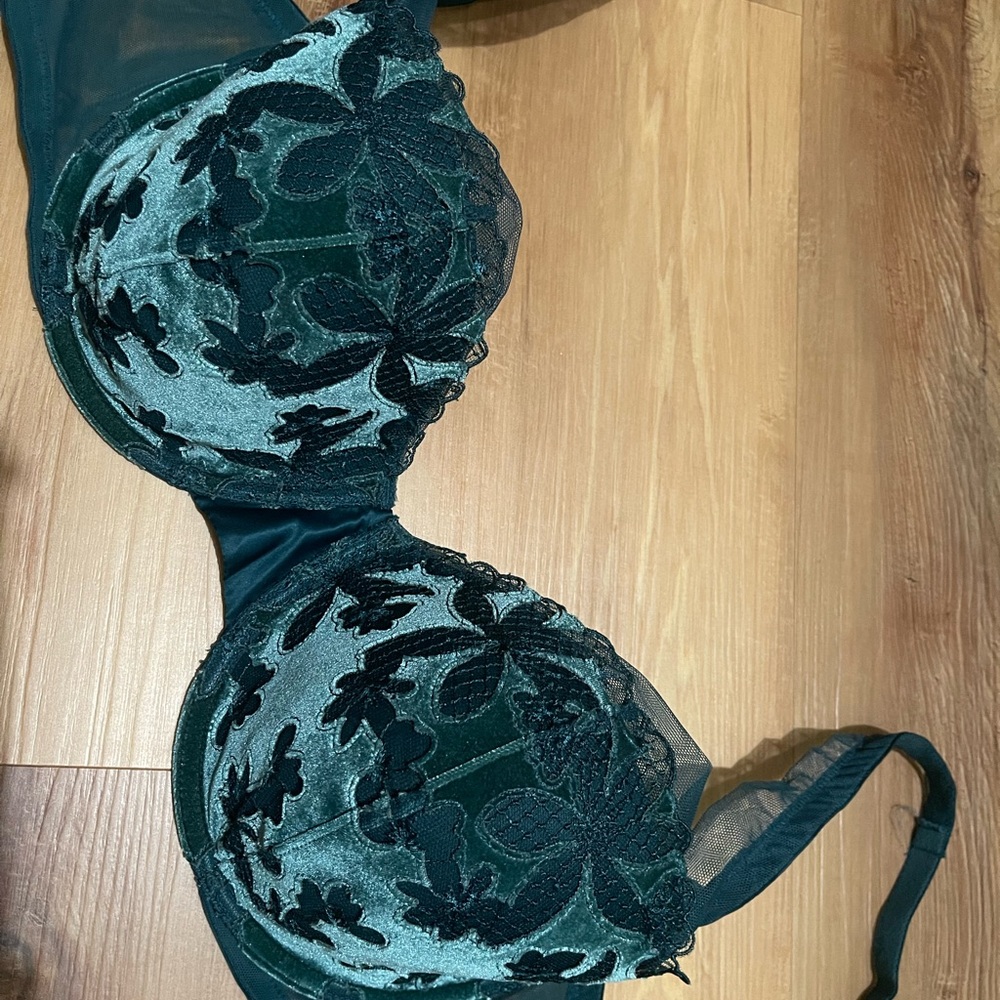 Victoria's Secret Green Lace Bra Intimates